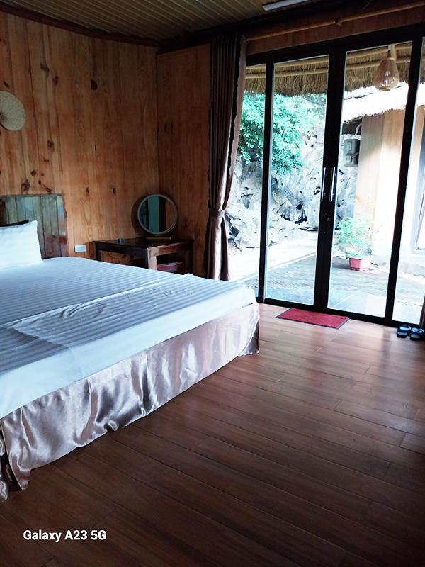 Phòng 1 giường lớn - View núi